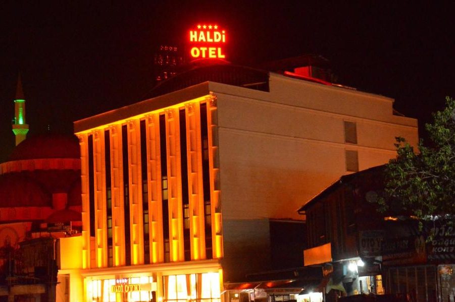 نمای هتل هالدی