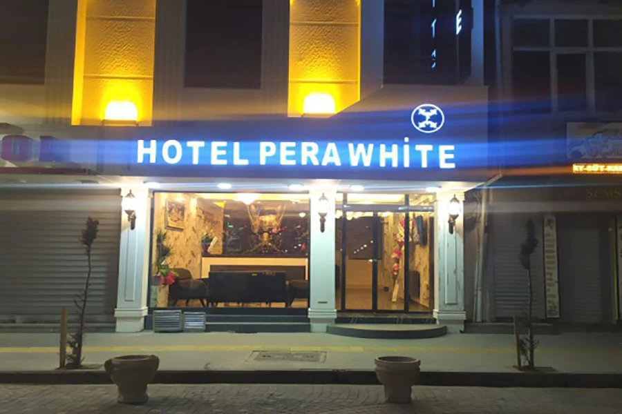 pera white hotel